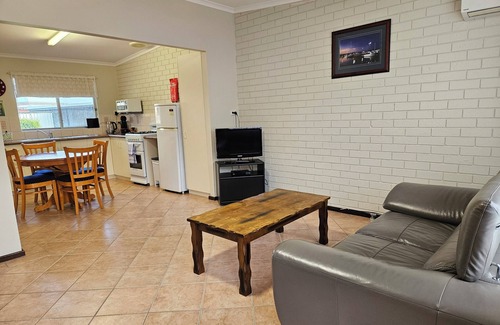 Mount Clarence Apartment | Tranquil retreat on Middleton Road, mid-way between the city and the sea!