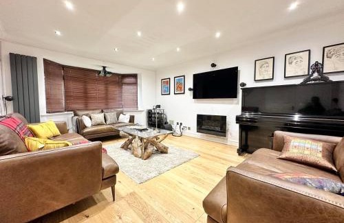 Chapeltown House | Tranquil Retreat Spacious 4-Bedroom Family Home
