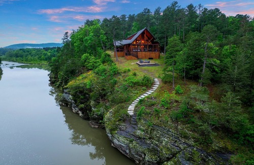 Octavia Cabin | Tranquil Ridge - Luxury River Front Cabin w-exquisite views -Kayak🛶Fish🎣Relax