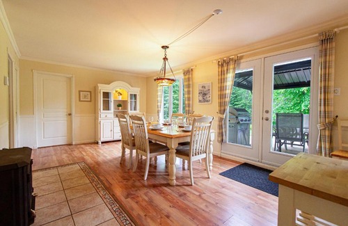 Saint-Raymond Ski Chalet | Tranquil Riverfront Chalet with Hot Tub