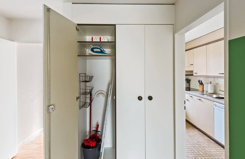 Hirslanden Apartment | Tranquil, Spacious Flat: 10' to Lake & Downtown