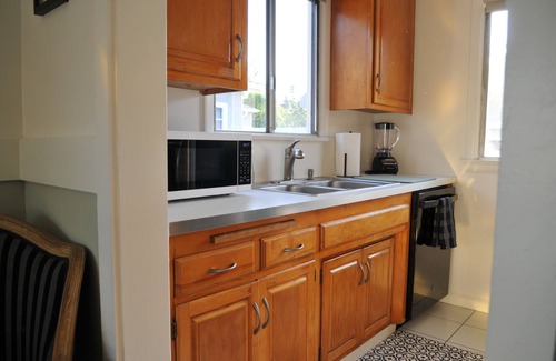 Toluca Woods House | Tranquil Toluca Lake Charmer Three Bedroom