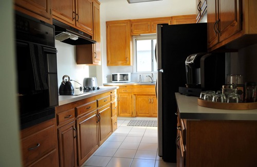 Toluca Woods House | Tranquil Toluca Lake Charmer Three Bedroom