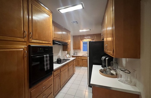 Toluca Woods House | Tranquil Toluca Lake Charmer Three Bedroom