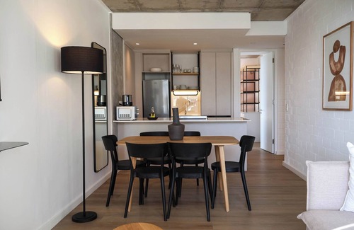 Three Anchor Bay Apartment | Tranquil Two Bedroom Apartments