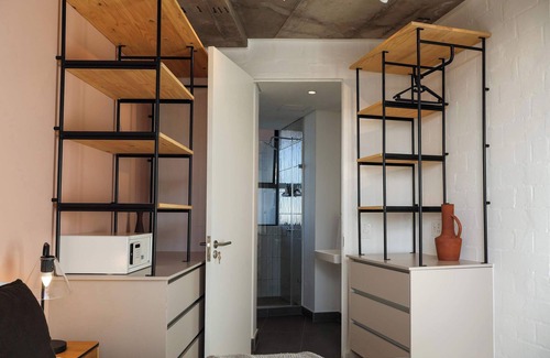 Three Anchor Bay Apartment | Tranquil Two Bedroom Apartments