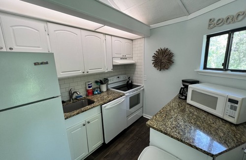 Night Heron House | Tranquil Two-Bed Bungalow in Sea Pines – Walk to the Beach & Pool, Pet Friendly