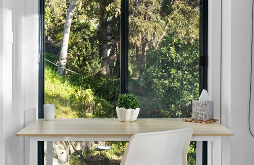 Wangi Wangi House | Tranquil Waterfront Retreat