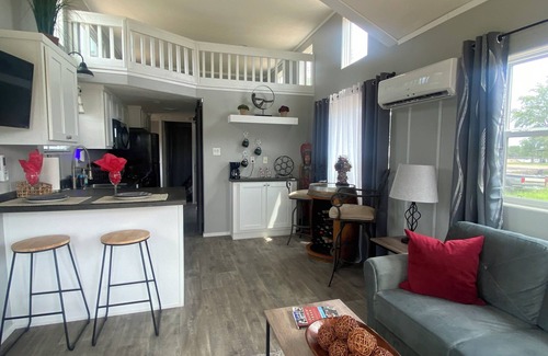 Dennis House | Tranquil Waterfront Casita