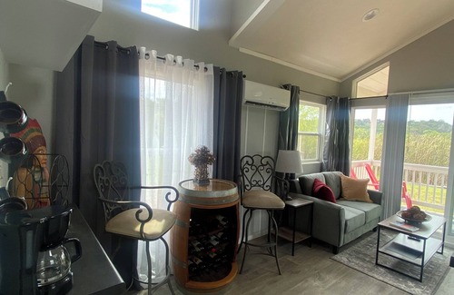 Dennis House | Tranquil Waterfront Casita