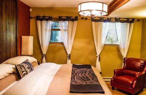 Tuwanek Hotel | Tranquility Bay Waterfront Inn