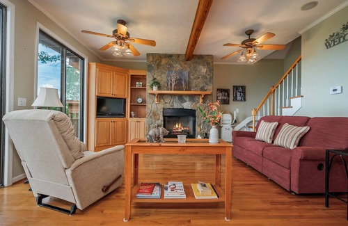 Piney Mountain Cabin | Tranquility Cabin with Mountain Views Pet Friendly