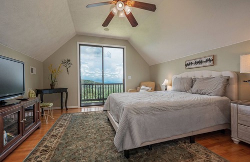 Piney Mountain Cabin | Tranquility Cabin with Mountain Views Pet Friendly