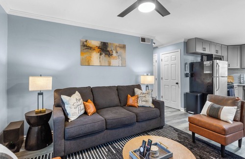 East Point Apartment | Tranquility Creek~Stylish 2BR~7 Mins ATL Airport - Dedicated Workspace