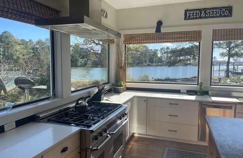 North House | Tranquility on the Water! Renovated Modern Farmhouse on Private Cove on N. River