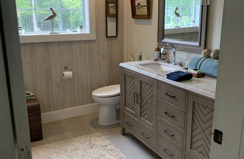 North House | Tranquility on the Water! Renovated Modern Farmhouse on Private Cove on N. River