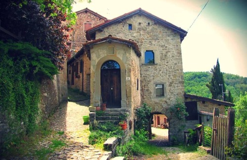 Grizzana Morandi Apartment | Tranquility Personified 1-bedroom apartment 500m from Borgo La Scola with WiFi
