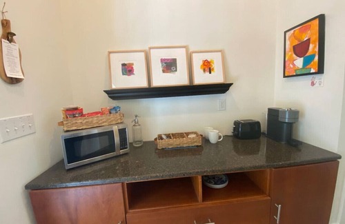 Old Irving Park Apartment | Tranquility Retreat - Serene Setting