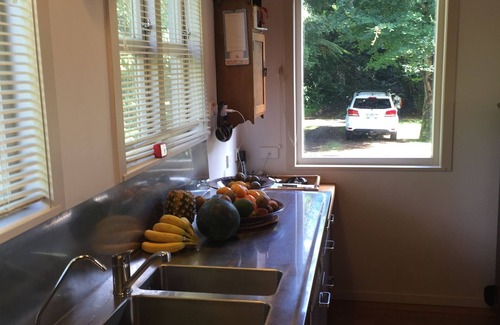New Plymouth House | TranquilRetreat ModernComforts Near Centre, Parks+Beaches. Spa+Sauna+TennisCourt