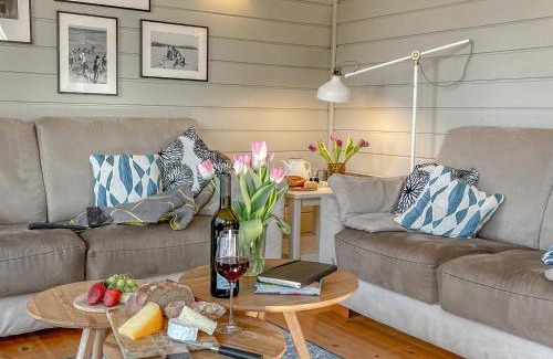 Luckow House | traumHaff Lotsen Romantik-Ostsee mit Kamin, privates NORDICSPA und Boot