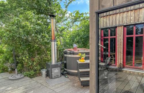 Luckow House | traumHaff Lotsen Romantik-Ostsee mit Kamin, privates NORDICSPA und Boot