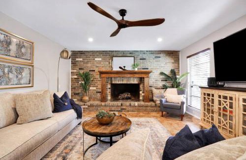 North Central Thousand Oaks House | Traveler's Delight: Grand Expedition Home (SAT)
