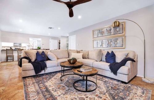 North Central Thousand Oaks House | Traveler's Delight: Grand Expedition Home (SAT)