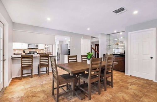 North Central Thousand Oaks House | Traveler's Delight: Grand Expedition Home (SAT)