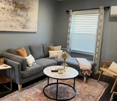 Willmore Apartment | Traveler's Pick Cozy, Near Beach & Dtwn,Prkg LB C