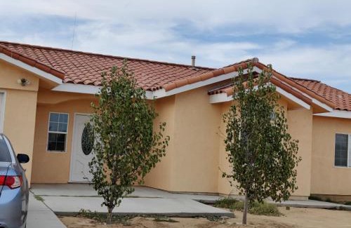 California City House | Travelers Cheerful 4Bedroom Vacation House/Pool