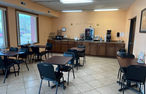 Beatrice Hotel | Travelerslodge Motel