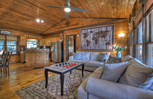 Hidden Lake Cabin | Traveller - Cherry Log