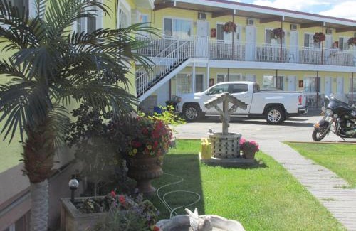 East Kootenay Hotel | Travellers Motel