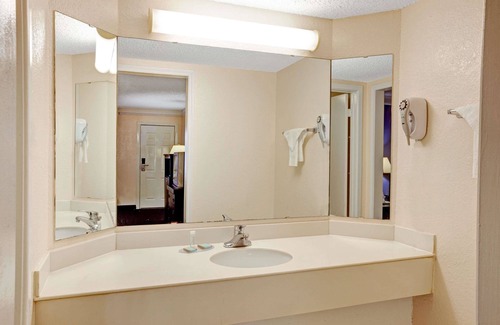 North Richland Hills Hotel | Travelodge by Wyndham North Richland Hills/Dallas/Ft Worth