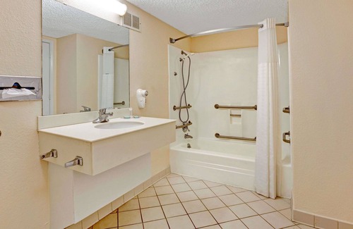 North Richland Hills Hotel | Travelodge by Wyndham North Richland Hills/Dallas/Ft Worth