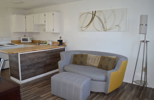 Cimarron Hills Hotel | Travelodge by Wyndham Colorado Springs Airport/Peterson SFB