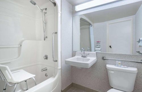 Bridgewater Hotel | Travelodge by Wyndham Bridgewater