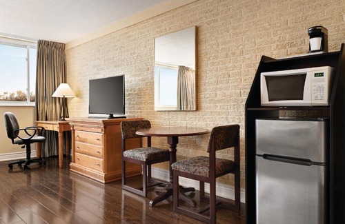 Richmond Hill Hotel | Travelodge by Wyndham Richmond Hill