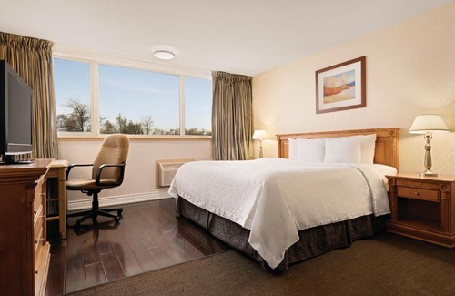 Richmond Hill Hotel | Travelodge by Wyndham Richmond Hill