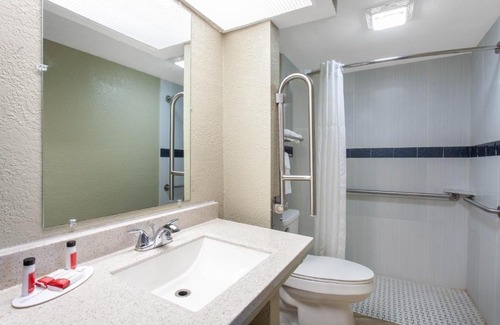 Plantation Estates Hotel | Travelodge by Wyndham Deltona
