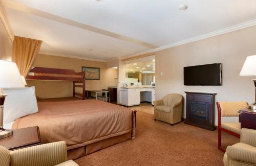 Langley Hotel | Travelodge by Wyndham Langley