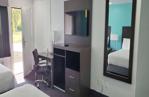 Livonia Hotel | Travelodge by Wyndham Livonia Canton Novi Detroit Area