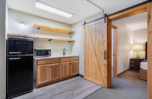 Lovell Hotel | Travelodge by Wyndham Lovell/Bighorns