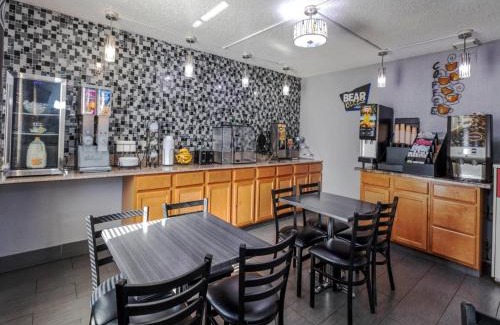 Muskegon Heights Hotel | Travelodge by Wyndham Muskegon