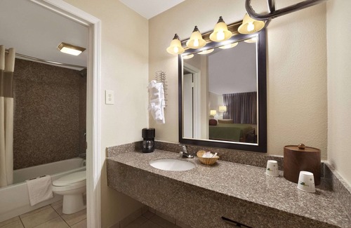 Harvey Hotel | Travelodge by Wyndham New Orleans West Harvey Hotel