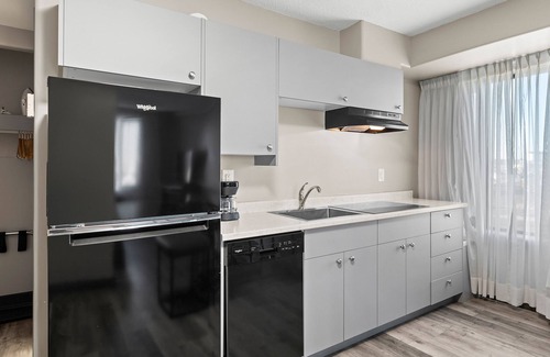 North Industrial Hotel | Travelodge by Wyndham Saskatoon