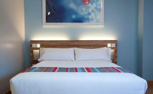 Simancas Hotel | Travelodge Madrid Metropolitano