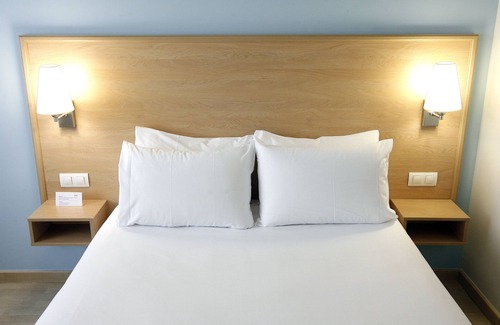 Manises Hotel | Travelodge Valencia Aeropuerto