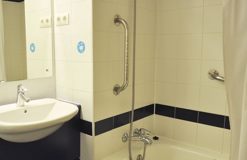 Manises Hotel | Travelodge Valencia Aeropuerto