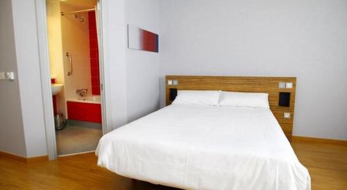 Manises Hotel | Travelodge Valencia Aeropuerto